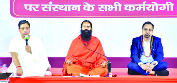 कार्यक्रम के दौरान स्वामी रामदेव व आचार्य बालकृष्ण कार्यक्रम के दौरान स्वामी रामदेव व आचार्य बालकृष्ण