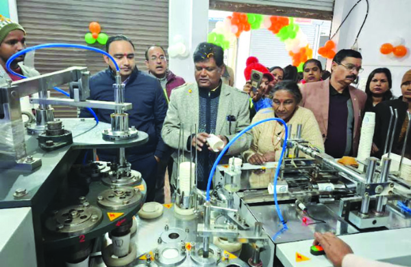 निर्माण इकाई के शुभारंभ अवसर पर निर्माण इकाई के शुभारंभ अवसर पर