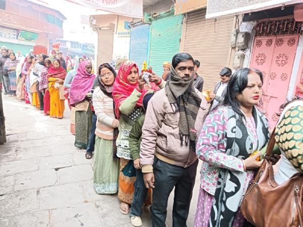 गणेश चतुर्थी पर बड़ा गणेश दरबार में जुटी भीड़