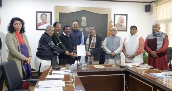 अखिल भारतीय राष्ट्रीय शैक्षिक महासंघ का प्रतिनिधिमंडल गुरुवार को केंद्रीय शिक्षा मंत्री धर्मेंद्र प्रधान से मुलाकात के दौरान