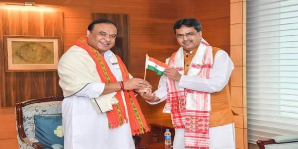 असमस्य मुख्यमंत्री त्रिपुरायाः मुख्यमंत्रिणे माणिक साहा इत्यस्मै अददात् जन्मदिनस्य शुभकामनाः