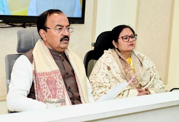 बैठक करते उप मुख्यमंत्री केशव प्रसाद मौर्य व राज्यमंत्री विजय लक्ष्मी गौतम बैठक करते उप मुख्यमंत्री केशव प्रसाद मौर्य व राज्यमंत्री विजय लक्ष्मी गौतम