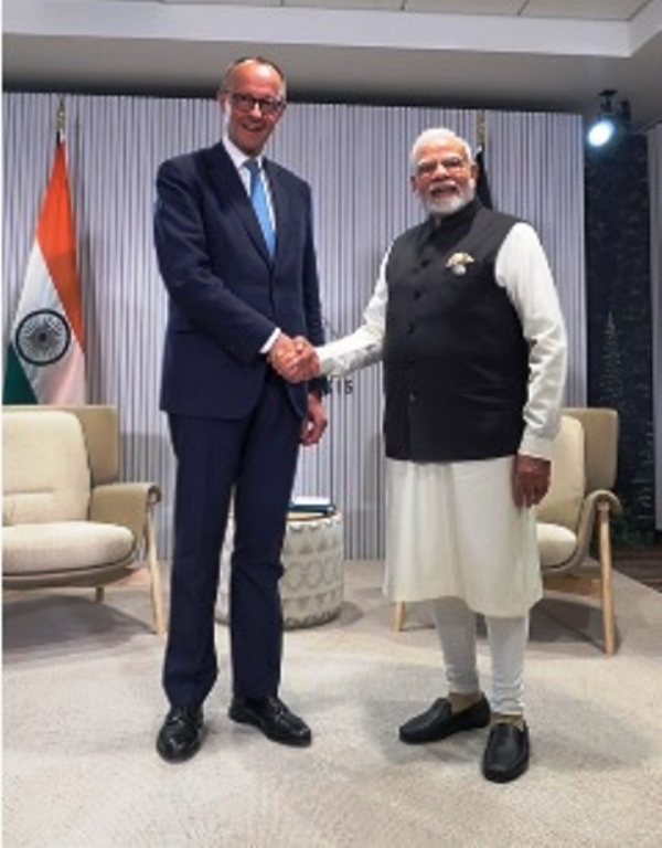 प्रधानमंत्री नरेन्द्र मोदी और जर्मनी के चांसलर फ्रेडरिक मर्ज (फाइल फोटो) प्रधानमंत्री नरेन्द्र मोदी और जर्मनी के चांसलर फ्रेडरिक मर्ज (फाइल फोटो)