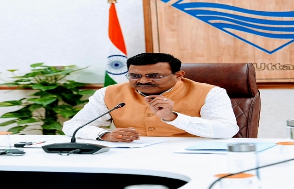मुख्य सचिव आनंद बर्द्धन सचिवालय में यूआईआईडीबी के तहत संचालित परियोजनाओं की प्रगति की समीक्षा करते।