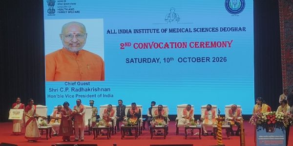 एम्स-देवघरस्य द्वितीये दीक्षान्तसमारोहे उपराष्ट्रपतिः स्नातकेभ्यः ग्रामेषु जनजातीयक्षेत्रेषु च सेवां कर्तुम् आह्वानं कृतवान्