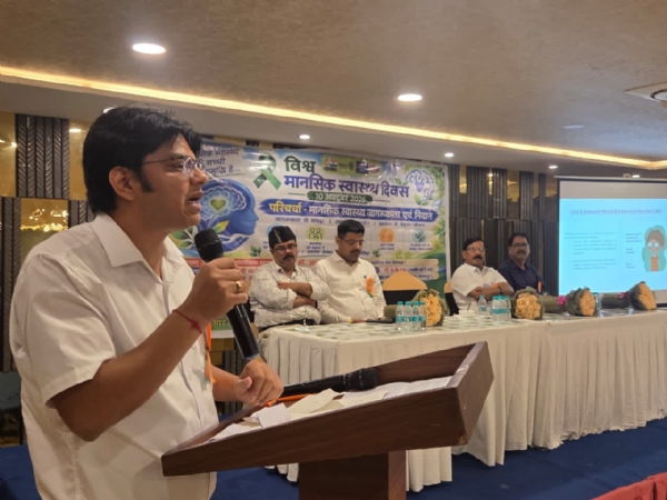 संबोधित करते डॉक्टर अनूप श्रीवास्तव
