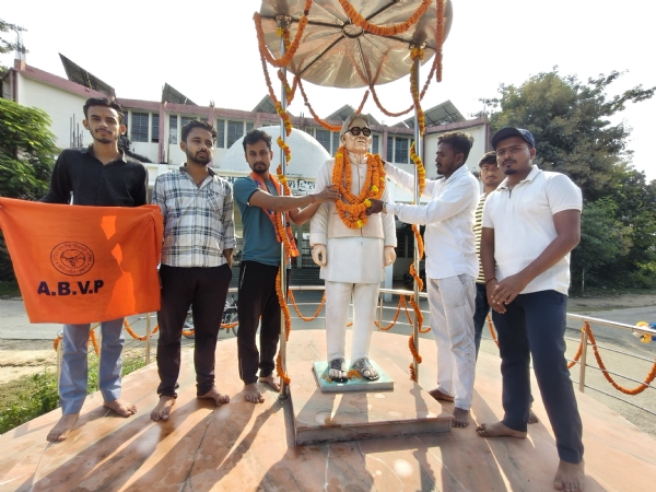 लोकनायक जेपी की जयंती पर अभाविप ने चलाया स्वच्छता अभियान लोकनायक जेपी की जयंती पर अभाविप ने चलाया स्वच्छता अभियान