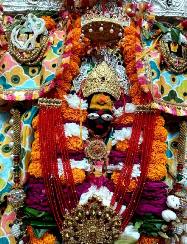 मंगला आरती के साथ शारदीय नवरात्र का शुभारंभ, ‘जय माता दी’ के जयकारों से गूंजा मंदिर परिसर