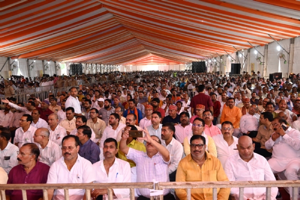 गोरखपुर-फैजाबाद खंड से भाजपा प्रत्याशी ध्रुव त्रिपाठी के पक्ष में ‘शिक्षक मतदाता संवाद’ कार्यक्रम को संबोधित किया सीएम योगी आदित्यनाथ ने* गोरखपुर-फैजाबाद खंड से भाजपा प्रत्याशी ध्रुव त्रिपाठी के पक्ष में ‘शिक्षक मतदाता संवाद’ कार्यक्रम को संबोधित किया सीएम योगी आदित्यनाथ ने*