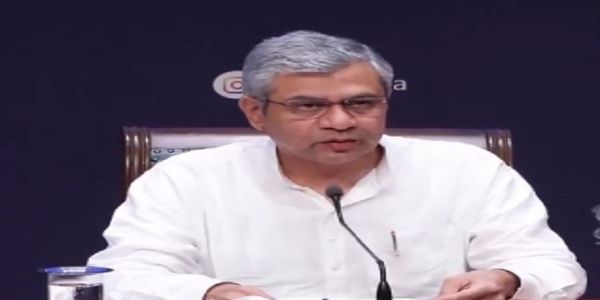 मन्त्रिमण्डलेन आईडीबीआई बैंके रणनीतिकविनिवेशाय अनुमोदनं प्रदत्तम्, सर्वकारः ६०.७२ प्रतिशतं भागधारितां विक्रेष्यति।