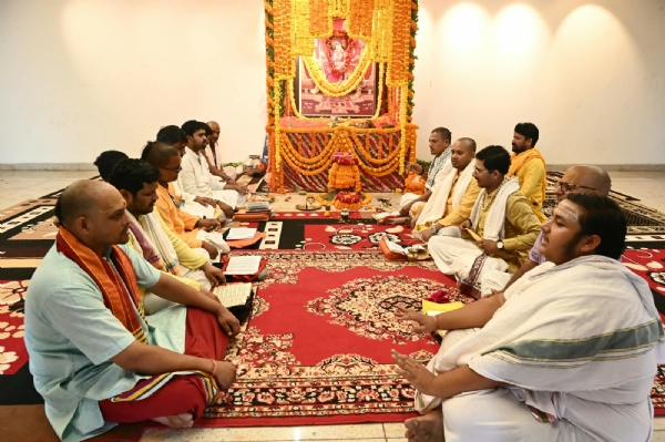 काशी विश्वनाथ धाम में मां भगवती की आराधना काशी विश्वनाथ धाम में मां भगवती की आराधना