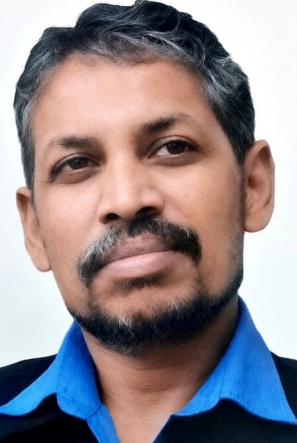 शिल्पकार और माइक्रो-आर्टिस्ट छत्तीसगढ़ के डॉ. अंकुश देवांगन शिल्पकार और माइक्रो-आर्टिस्ट छत्तीसगढ़ के डॉ. अंकुश देवांगन
