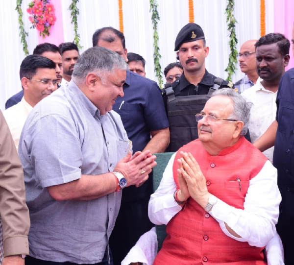 मंत्री राजेश अग्रवाल ने विस अध्यक्ष डॉ. रमन सिंह जन्मदिन की दी हार्दिक बधाई मंत्री राजेश अग्रवाल ने विस अध्यक्ष डॉ. रमन सिंह जन्मदिन की दी हार्दिक बधाई