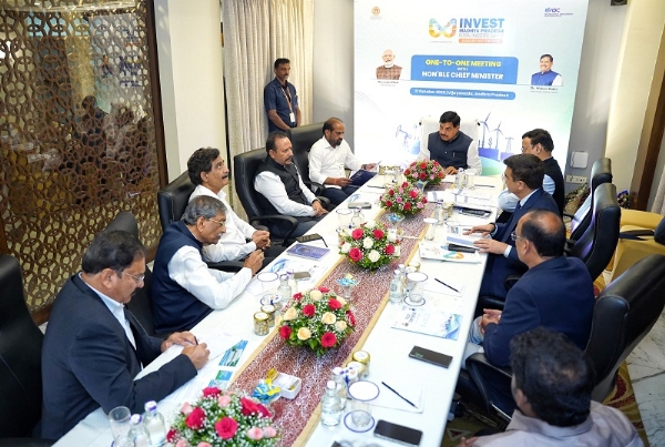 विजयवाड़ा में  आंध्र प्रदेश के निवेशकों से चर्चा करते हुए मुख्यमंत्री मोहन यादव