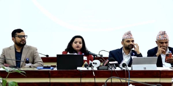 नेपालसर्वकारेण अष्टाशीत्युत्तरशतं सार्वजनिकनिकायेषु षट्शतानि एकादश च अधिकारिणः नियुक्ताः।