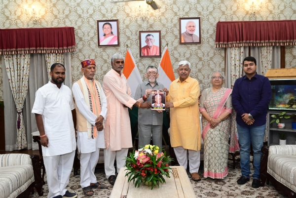 विहिप प्रतिनिधिमंडल राज्यपाल से मुलाकात करते विहिप प्रतिनिधिमंडल राज्यपाल से मुलाकात करते