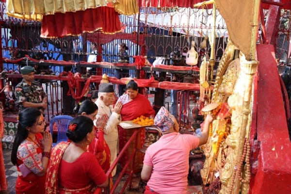 नेपाल के राष्ट्रपति द्वारा शक्तिपीठों में पूजा नेपाल के राष्ट्रपति द्वारा शक्तिपीठों में पूजा