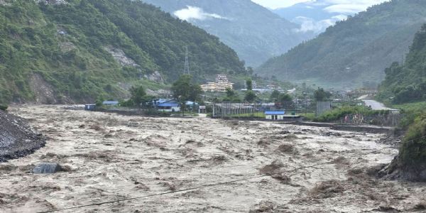 जलोप्लवेन अष्टात्रिंशत्-दिनेभ्यः परम् अपि विनाशस्य उद्गमस्थलं यावत् न प्राप्ता नेपालसर्वकारस्य अन्वेषण-दलम्, चीनात् गृह्णाति उपग्रह-दत्तांशम्