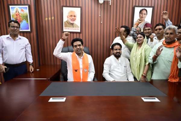 सोनिया विहार में विधायक कैंप कार्यालय उद्घाटन के दिल्ली के पर्यटन मंत्री कपिल मिश्रा सोनिया विहार में विधायक कैंप कार्यालय उद्घाटन के दिल्ली के पर्यटन मंत्री कपिल मिश्रा