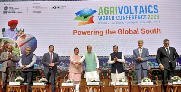 नई दिल्ली में बुधवार को भारत मंडपम में आयोजित सातवें एग्रीवोल्टाइक्स विश्व सम्मेलन 2026 के उद्घाटन सत्र में शामिल केंद्रीय मंत्री शिवराज सिंह चौहान, प्रल्हाद जोशी और अन्य अतिथि। नई दिल्ली में बुधवार को भारत मंडपम में आयोजित सातवें एग्रीवोल्टाइक्स विश्व सम्मेलन 2026 के उद्घाटन सत्र में शामिल केंद्रीय मंत्री शिवराज सिंह चौहान, प्रल्हाद जोशी और अन्य अतिथि।