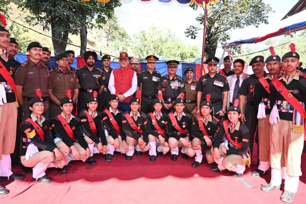 एनसीसी बटालियन के दौरे के दौरान राज्यपाल। एनसीसी बटालियन के दौरे के दौरान राज्यपाल।