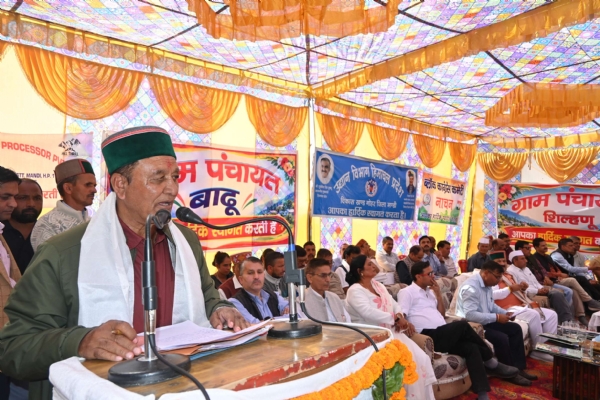 बाढू में जनसभा को संबोधित करते हुए बागवानी मंत्री जगत सिंह नेगी। बाढू में जनसभा को संबोधित करते हुए बागवानी मंत्री जगत सिंह नेगी।