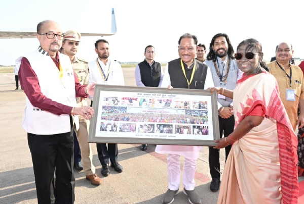 राष्ट्रपति द्रौपदी मुर्मु छत्तीसगढ़ प्रवास के पश्चात रायपुर से हुईं रवाना राष्ट्रपति द्रौपदी मुर्मु छत्तीसगढ़ प्रवास के पश्चात रायपुर से हुईं रवाना