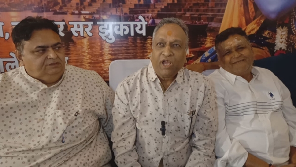 पत्रकार वार्ता करते हुए श्याम महोत्सव समिति पत्रकार वार्ता करते हुए श्याम महोत्सव समिति