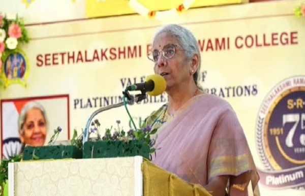 सीतालक्ष्मी रामास्वामी कॉलेज के प्लैटिनम जुबली समारोह को संबोधित करते वित्त मंत्री सीतारमण सीतालक्ष्मी रामास्वामी कॉलेज के प्लैटिनम जुबली समारोह को संबोधित करते वित्त मंत्री सीतारमण