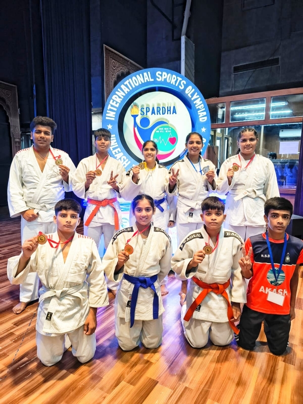 स्पर्धा इंटरनेशनल स्पोर्ट्स ओलंपियाड में पदक जीतने वाले आरएसडी एकेडमी पब्लिक स्कूल मुरादाबाद के खिलाडी। स्पर्धा इंटरनेशनल स्पोर्ट्स ओलंपियाड में पदक जीतने वाले आरएसडी एकेडमी पब्लिक स्कूल मुरादाबाद के खिलाडी।