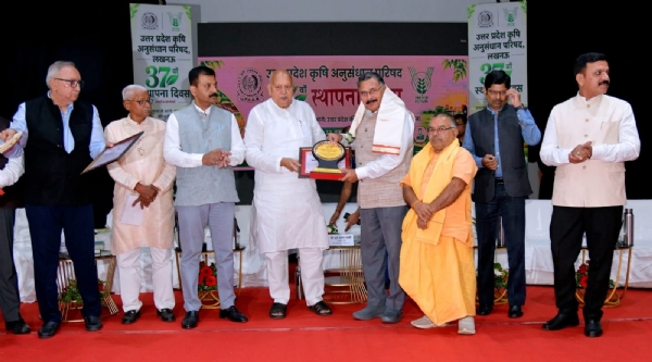कृषि विश्वविद्यालय के दो वैज्ञानिकों को सम्मान