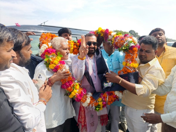 फोटो। प्रदेश ओबीसी मोर्चा के मंत्री का स्वागत करते हुए भाजपाई