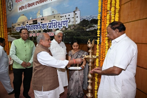 ई-विधानसभा के प्रशिक्षण का शुभारंभ करते हुए विधानसभा अध्यक्ष तोमर