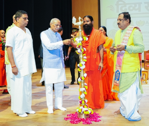 प्राच्य विद्या सम्मेलन का दीप प्रज्वलन कर उद्घाटन करते राज्यपाल प्राच्य विद्या सम्मेलन का दीप प्रज्वलन कर उद्घाटन करते राज्यपाल