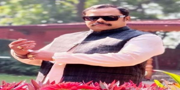 ‘ठुकरा के मेरा प्यार-२’ : राजनीतिककूटनीतेः सूत्रधारः दद्दूप्रसादस्य भूमिकायां पूर्णियानगरस्य रविसाहः प्रसिद्धिं गतः।