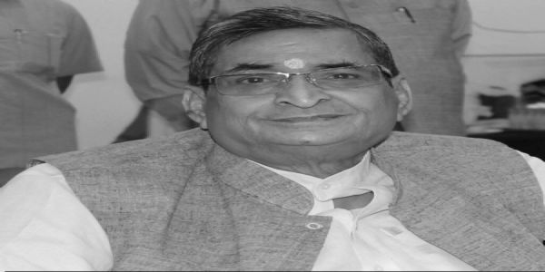 एकस्य सूर्यस्य अस्तः, यस्य प्रकाशेन अनेकाः दीपाः प्रकाशमानाः अभवन्!