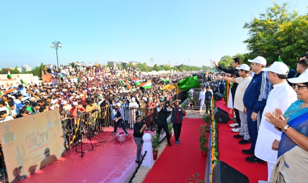 केन्द्रीय मंत्री और मुख्यमंत्री ने ‘रन फॉर यूनिटी’ को दिखाई हरी झंडी