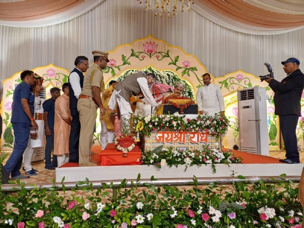 कार्यक्रम में शामिल राज्यपाल संतोष गंगवार कार्यक्रम में शामिल राज्यपाल संतोष गंगवार