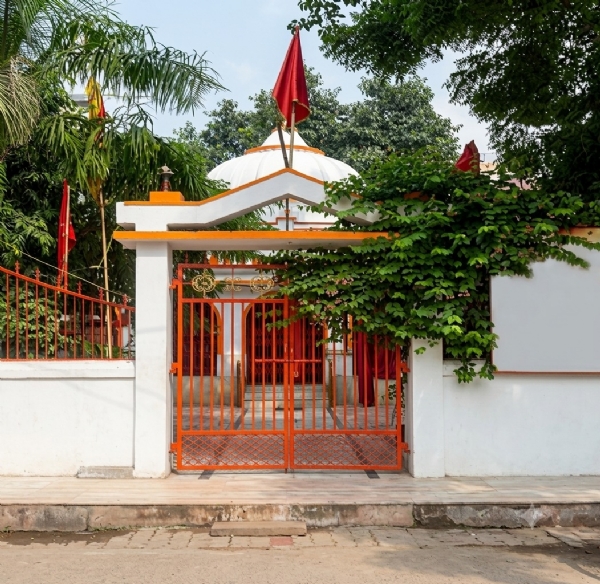 प्रयागराज के अति प्रचीन भोलेगिरि मंदिर का छाया चित्र