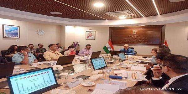 निजीक्षेत्रस्य बङ्काः शासकीयवित्तीयसमावेशनयोजनासु स्वसहभागितां वर्धयेयुः — वित्तमन्त्रालयः।
