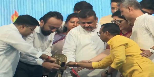 प्रधानमन्त्रिणः मोदिनः प्रशासनप्रमुखरूपेण पञ्चविंशतिवर्षपूर्तिः—कोलकातायां मुख्यमन्त्रिणा सेवाज्योतियात्रायाः शुभारम्भः