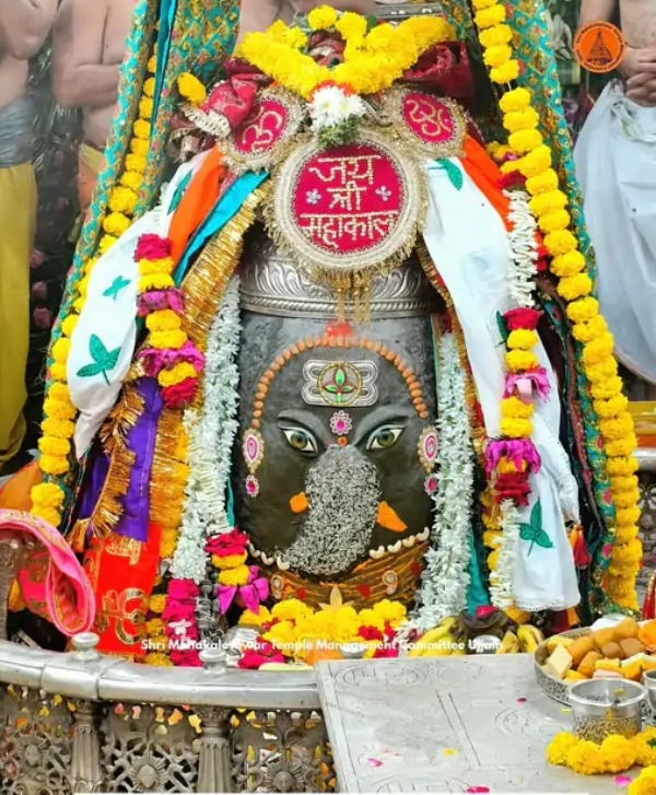 भस्म आरती में गणेश स्वरूप में सजे बाबा महाकाल