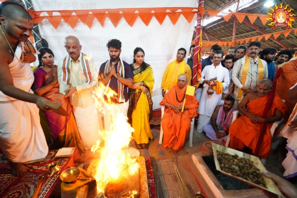राम मंदिर ट्रस्टी पेजावर स्वामी हवन में सम्मिलित हुए राम मंदिर ट्रस्टी पेजावर स्वामी हवन में सम्मिलित हुए
