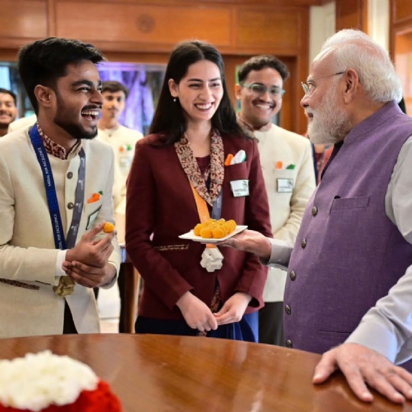 प्रधानमंत्री नरेन्द्र मोदी शुक्रवार को विश्व कौशल प्रतियोगिता 2026 में भारत का प्रतिनिधित्व करने वाले पदक विजेताओं के साथ