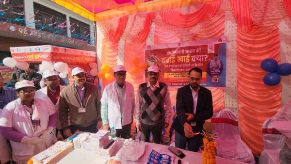 सर्वजन दवा सेवन अभियान का जिलाधिकारी ने किया शुभारंभ