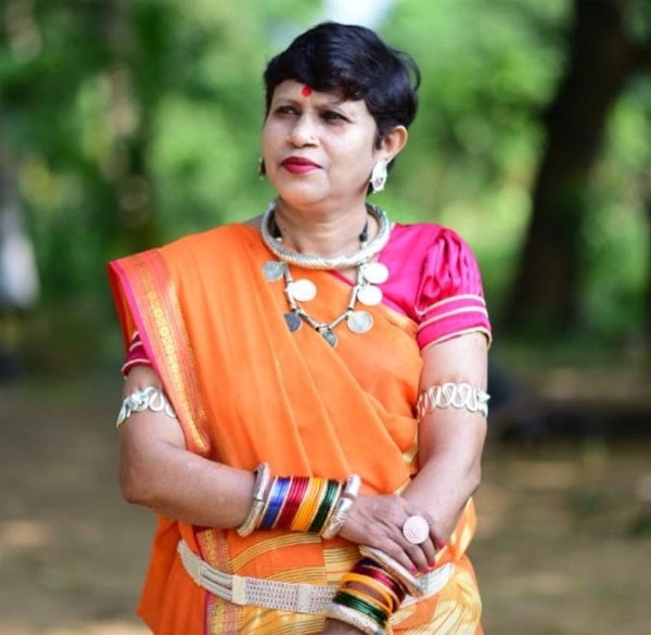 लाेक गायिका कविता वासनिक