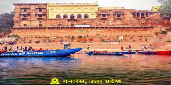 काश्याः बौद्धिकस्य आध्यात्मिक वैभवस्य च सजीवं प्रमाणं वर्तते मान मंदिर घाटः