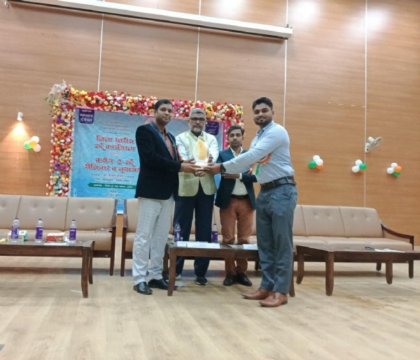 सम्मानित