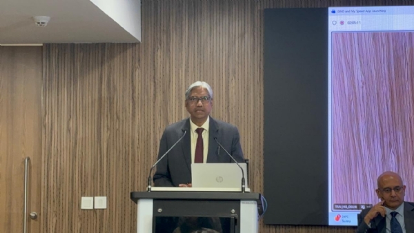 कार्यक्रम में बोलते ट्राई के अध्यक्ष अनिल कुमार लोहाटी