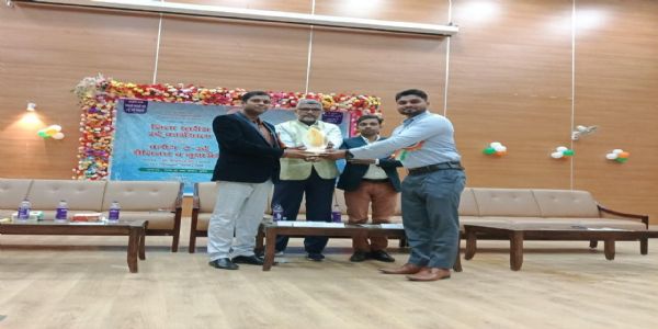 मो.नौशादाय उत्कृष्ट–कार्याय सम्मानितः अभवत्